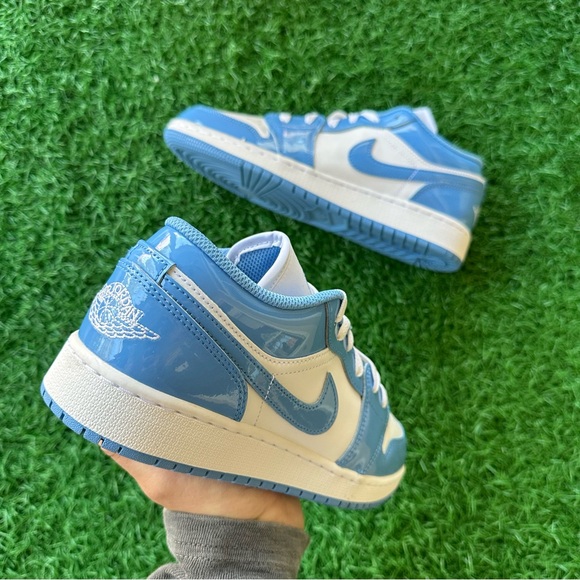 Nike Air Jordan 1 Low Se White / Legend Blue - Picture 5 of 16